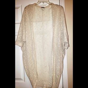 Cream colored open 3/4 sleeve cardigan